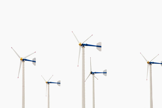許多白風(fēng)發(fā)電機(jī)發(fā)電