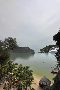島上風(fēng)景如畫的海灣。