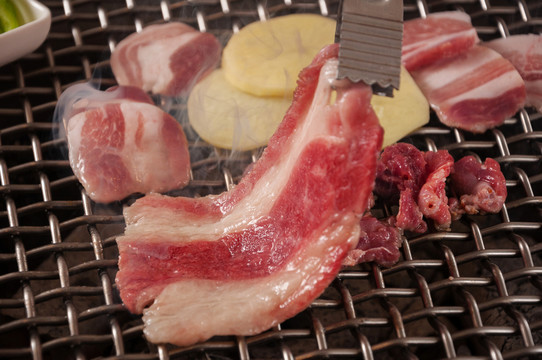 篩網(wǎng)烤肉