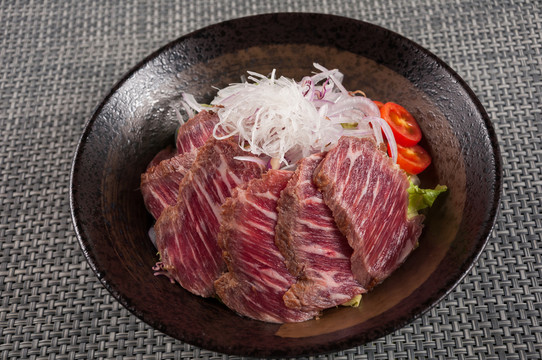 和風(fēng)牛肉刺身