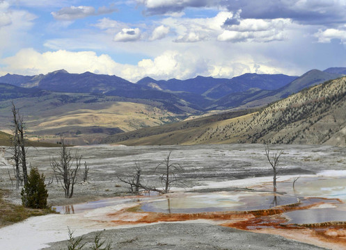 Yellowstone。奇異的景色。