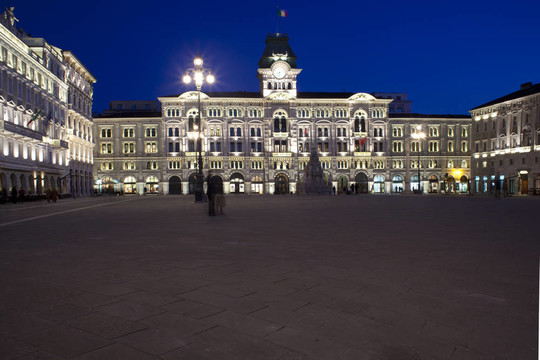 廣場的單位？Italia；的里雅斯特