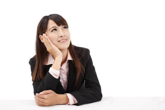 亞洲商業(yè)女性抬頭向上看
