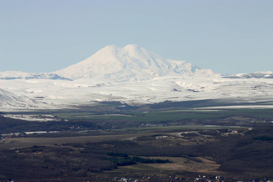 厄爾布魯士山。