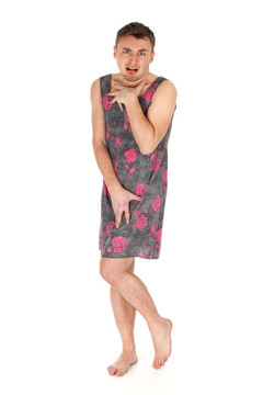 穿黑衣服的人羞于打扮女人