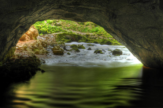在山洞里Rakov Skocjan橋