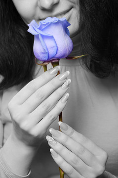 一個藍(lán)色的玫瑰女人特寫