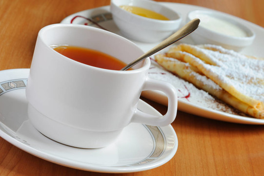 茶和煎餅加糖