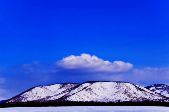 Hill在雪中