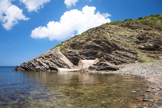 漁民在海灘小屋地