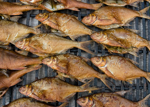 煙熏魚(yú)