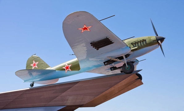 低空飛行的攻擊機伊爾2 Samara；俄羅斯