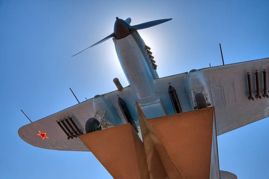 低空飛行的攻擊機(jī)伊爾2 Samara；俄羅斯