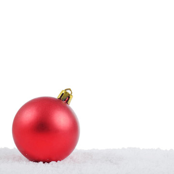 雪中的圣誕樹球