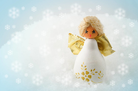 雪中的圣誕天使