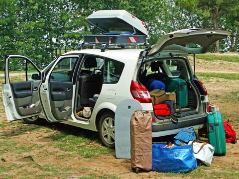 滿(mǎn)載行李的汽車(chē)準(zhǔn)備好了