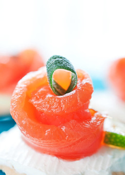 點心與腌熏三文魚和奶油奶酪