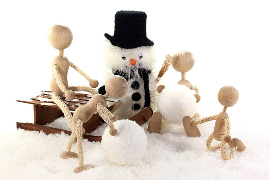 孩子們在家里堆雪人
