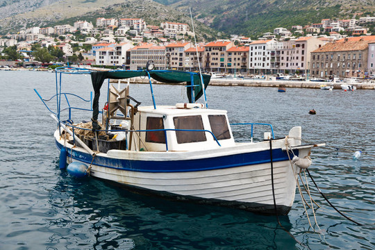 漁民的船在Harbor Senj?？?；克羅地亞