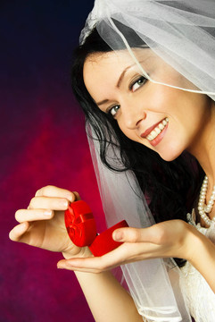 美麗的新娘，有一個結婚戒指