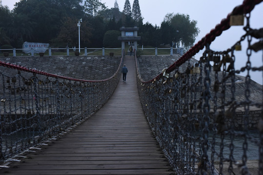 鎖心橋