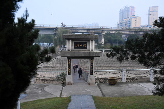鎖心橋 吊橋