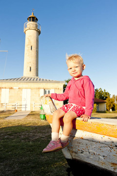 坐著的小女孩；Richard Lighthouse；Aquitaine；法國(guó)