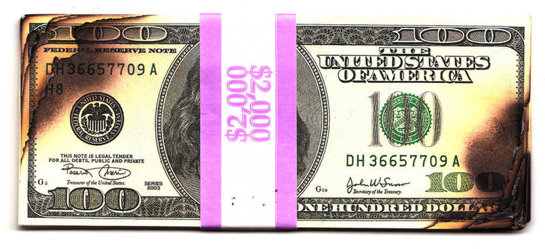 100美元鈔票燒失金融衰退蕭條風(fēng)險(xiǎn)