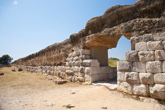 對(duì)empuries古城墻
