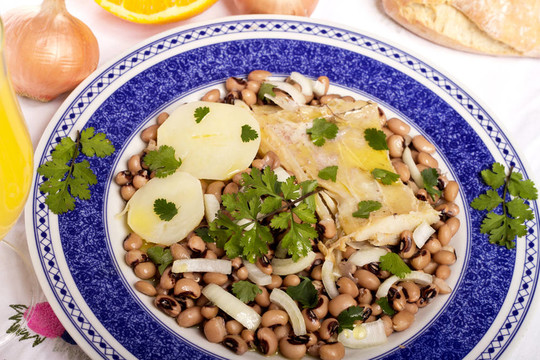 豆類和鱈魚的飯