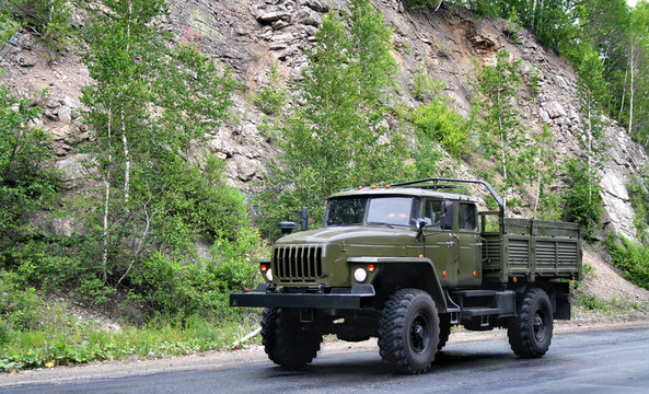 軍用卡車