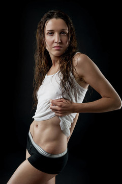 運動的年輕女人