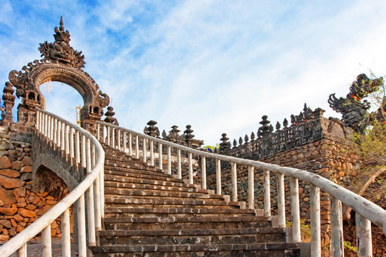 到寺庙的梯子。巴厘。印度尼西亚
