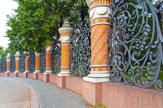 俄羅斯.Petersburg。夏季花園格子。