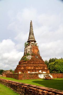 在Wat chaiwattanaram寺塔；Ayutthaya；泰國