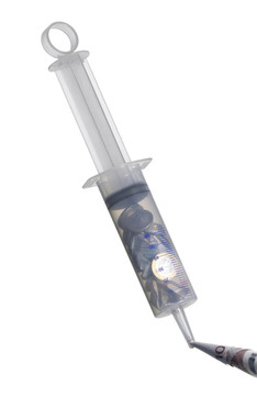 裝滿錢(qián)的注射器