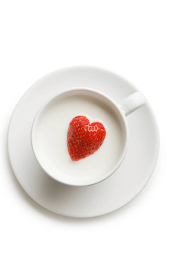 Strawberry在牛奶