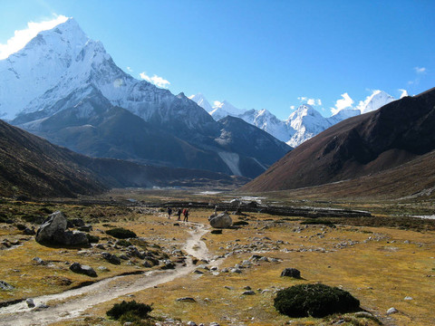 在尼泊爾的高山峽谷
