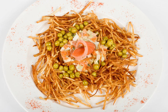 與鮭魚魚片沙拉特寫