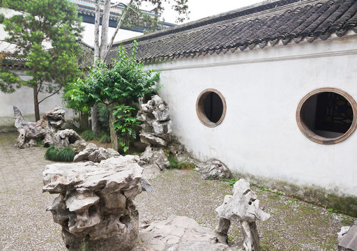 在蘇州，中國(guó)著名的獅子林花園