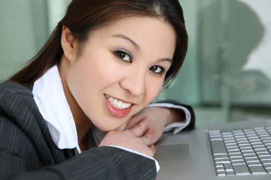 漂亮的亞洲商業(yè)女人
