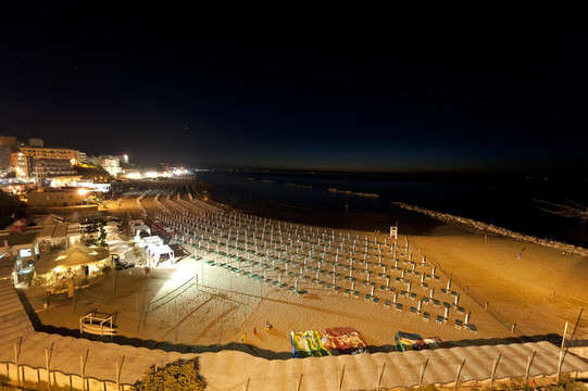 Termoli（坎波巴索；莫利塞大區(qū)；意大利）-晚上海灘