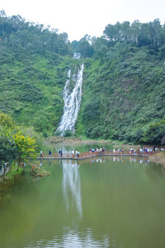 瀑布湖