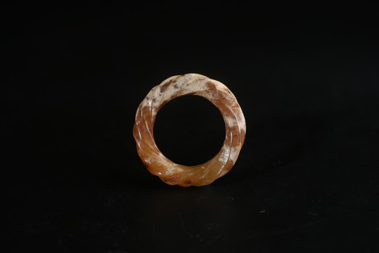 玉環(huán) 戰(zhàn)國(guó)絞絲紋玉環(huán)
