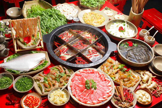 九宮格鍋冒煙大合照 九宮格火鍋