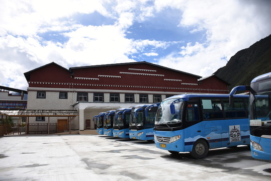 巴松錯(cuò)停車場