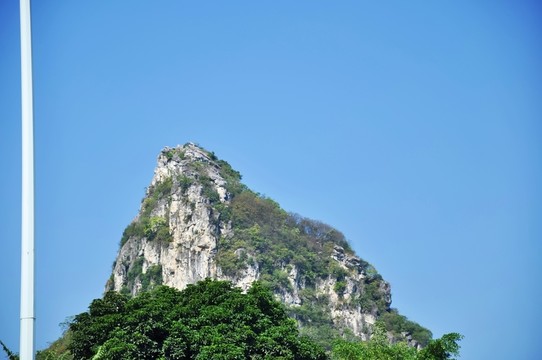 南方冬天的小山丘