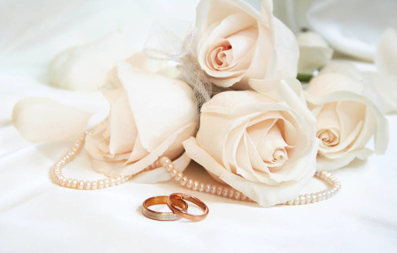 結(jié)婚戒指和玫瑰