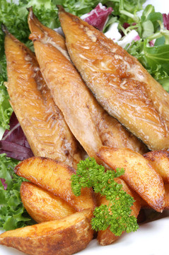 煙熏鯖魚魚片和烤薯角