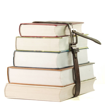 白色背景下的書籍閱讀器